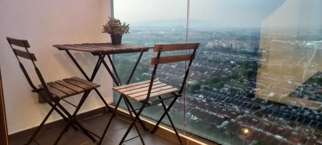 Luxe Suites At Skyloft Джохор-Бару 4*,